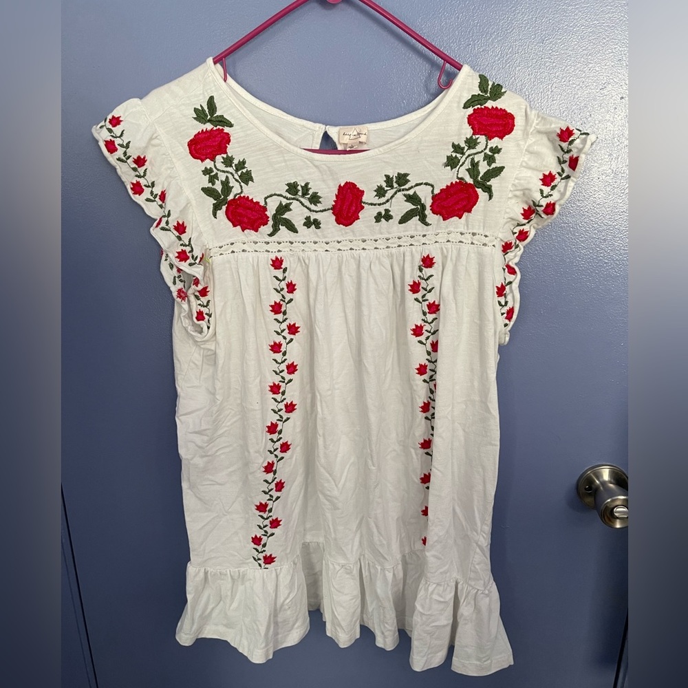 keep in touch size L white too with floral detail